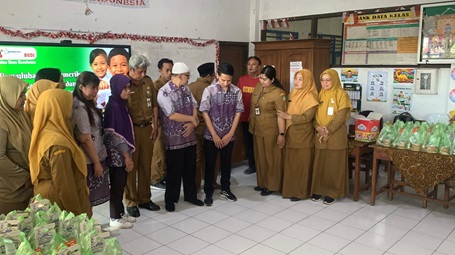 Edukasi Sejak Dini, FIK USB Adakan Penyuluhan dan Pemeriksaan Kesehatan Mulut dan Gigi pada Murid SDN 2 Mojosongo Jebres Surakarta